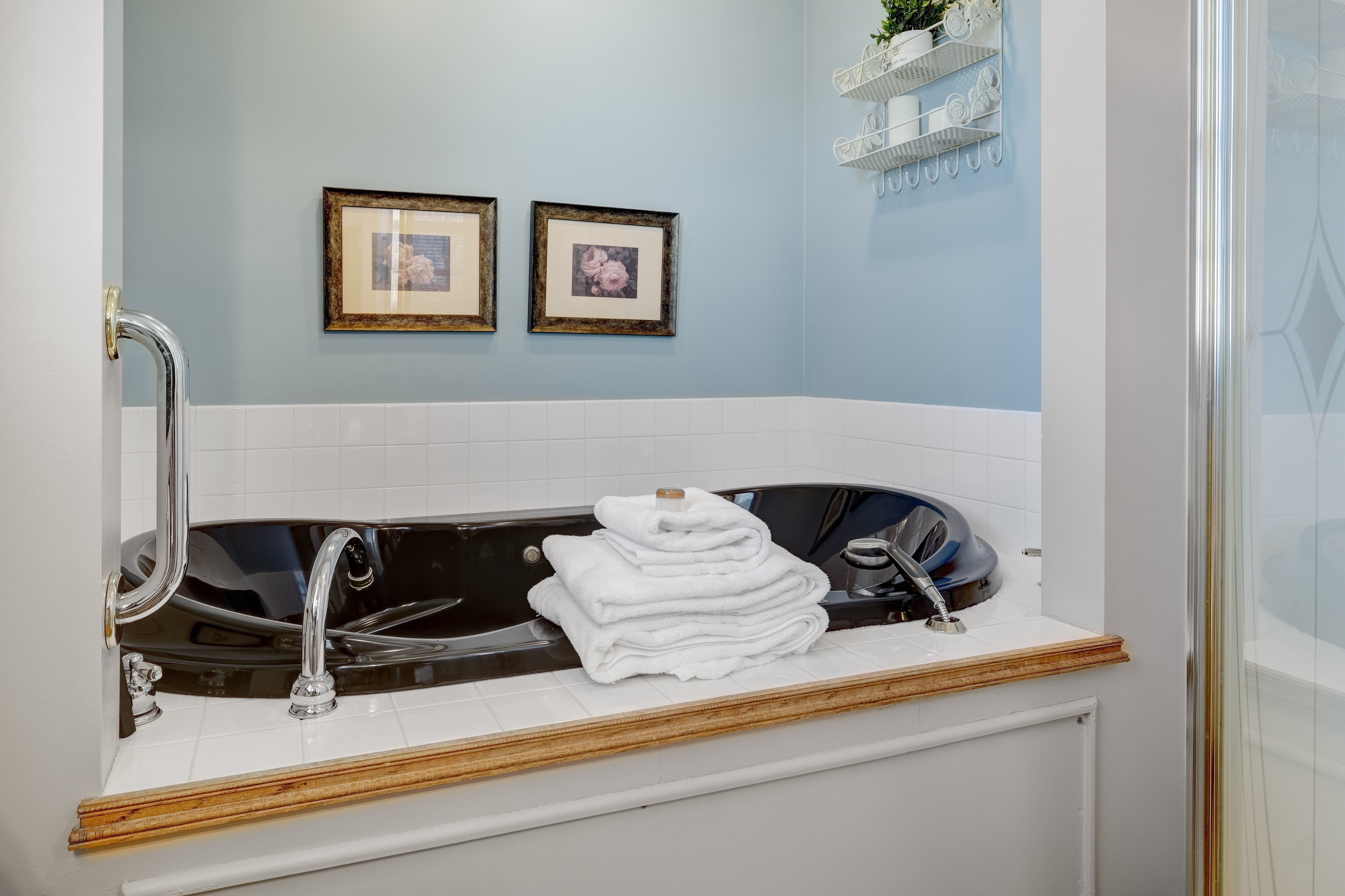 Ensuite bath with 2 person jetted tub, single shower.