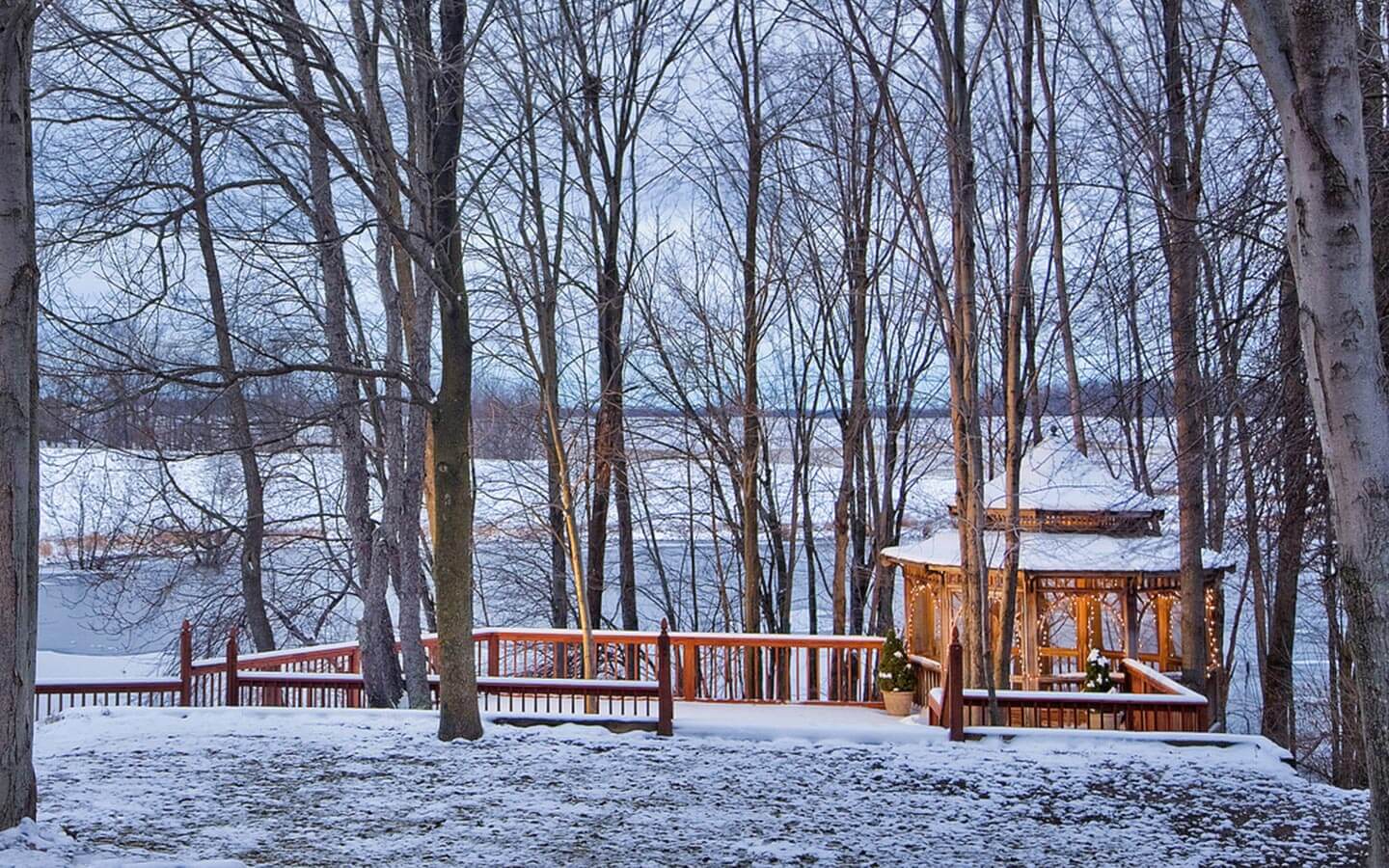 Winter Getaway In Michigan Romantic Weekend Getaways 