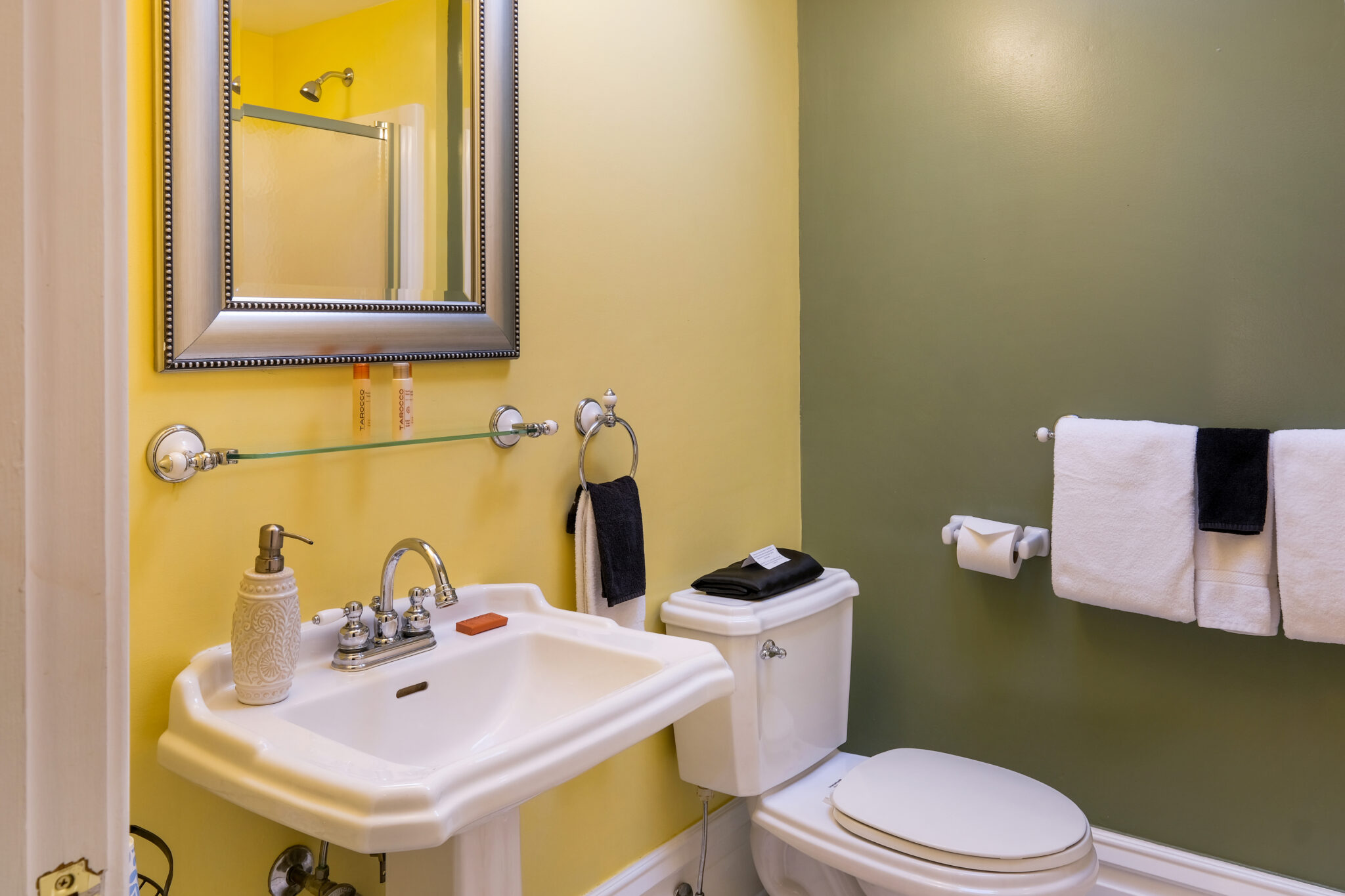Golden Tower Room Bathroom with single shower only